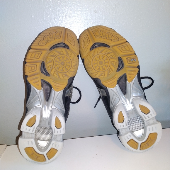 Mizuno non marking shoes 9.5 black silver - Picture 3 of 3